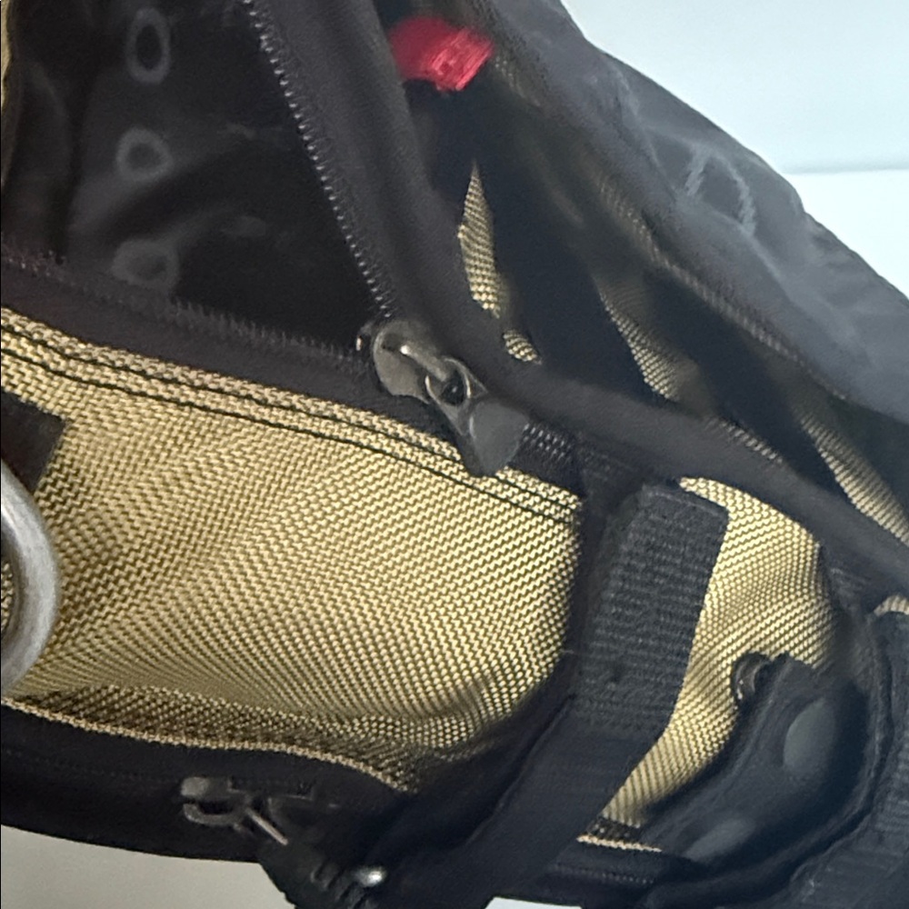 VINTAGE OAKLEY AP TACTICAL MESSENGER LAPTOP BAG MISSING STRAP AND BUCKLES SI - Picture 12 of 15